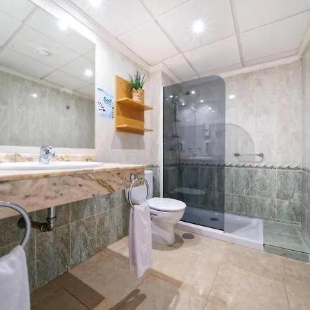 Two Bedrooms With Wifi, Pool, Near The Beach In Puerto Del Carmen