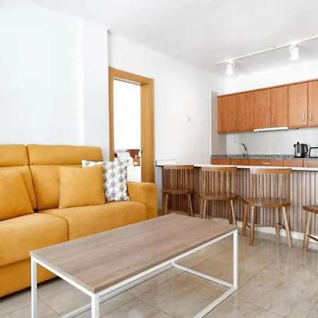 Two Bedrooms With Wifi, Pool, Near The Beach In Puerto Del Carmen 卡门港