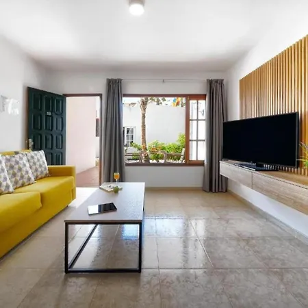 Two Bedrooms With Wifi, Pool, Near The Beach In Puerto Del Carmen 公寓 *
