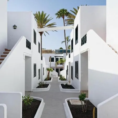 Two Bedrooms With Wifi, Pool, Near The Beach In Puerto Del Carmen 公寓 *