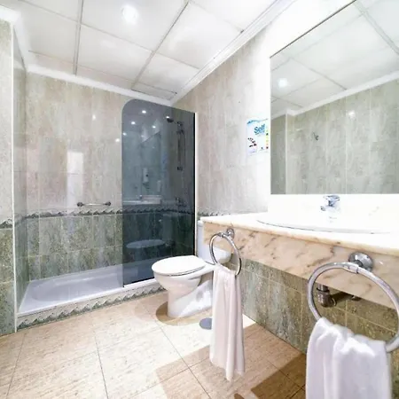Two Bedrooms With Wifi, Pool, Near The Beach In Puerto Del Carmen 公寓 卡门港