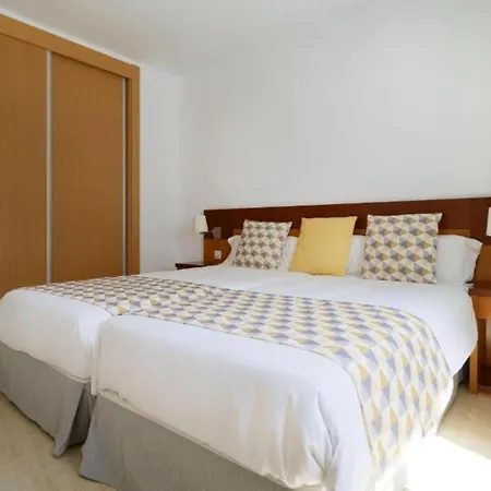 Two Bedrooms With Wifi, Pool, Near The Beach In Puerto Del Carmen 公寓 *